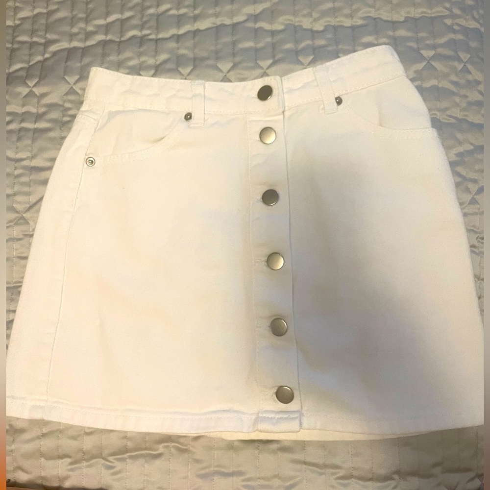 White Skirt with Buttons Forever 21